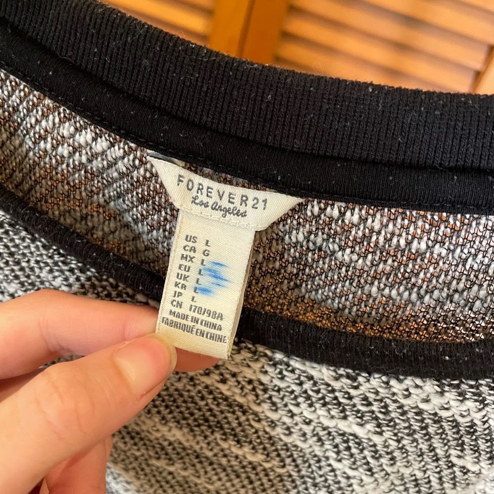 Patterned Crewneck - Picture 3 of 8